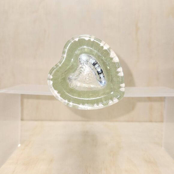 Vintage FTDA 1982 Glass Heart Shaped Ribbed Bud Flower Rose Vase 7.25" x 2.5" - Picture 7 of 10